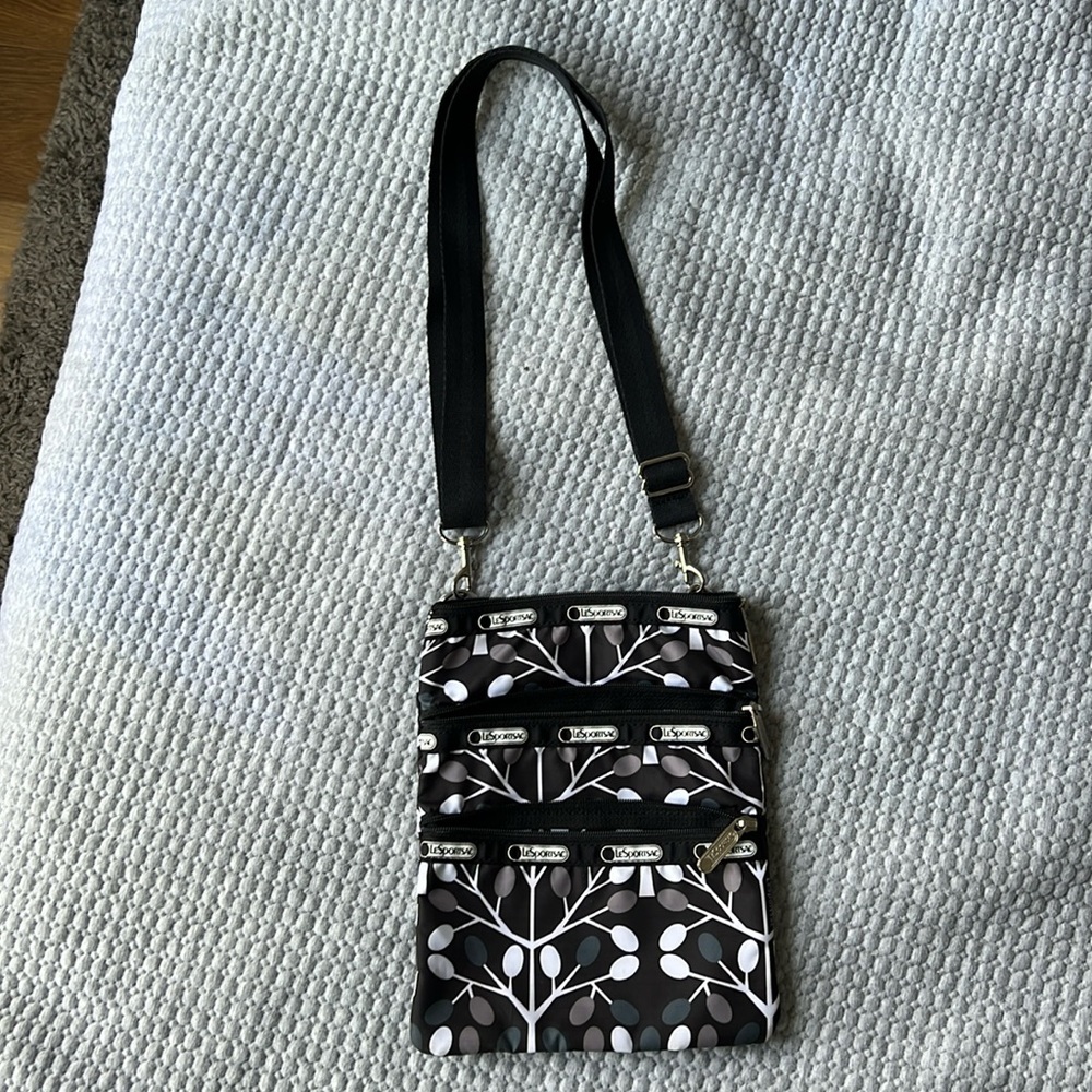 LIKE NEW LESPORTSAC BAG